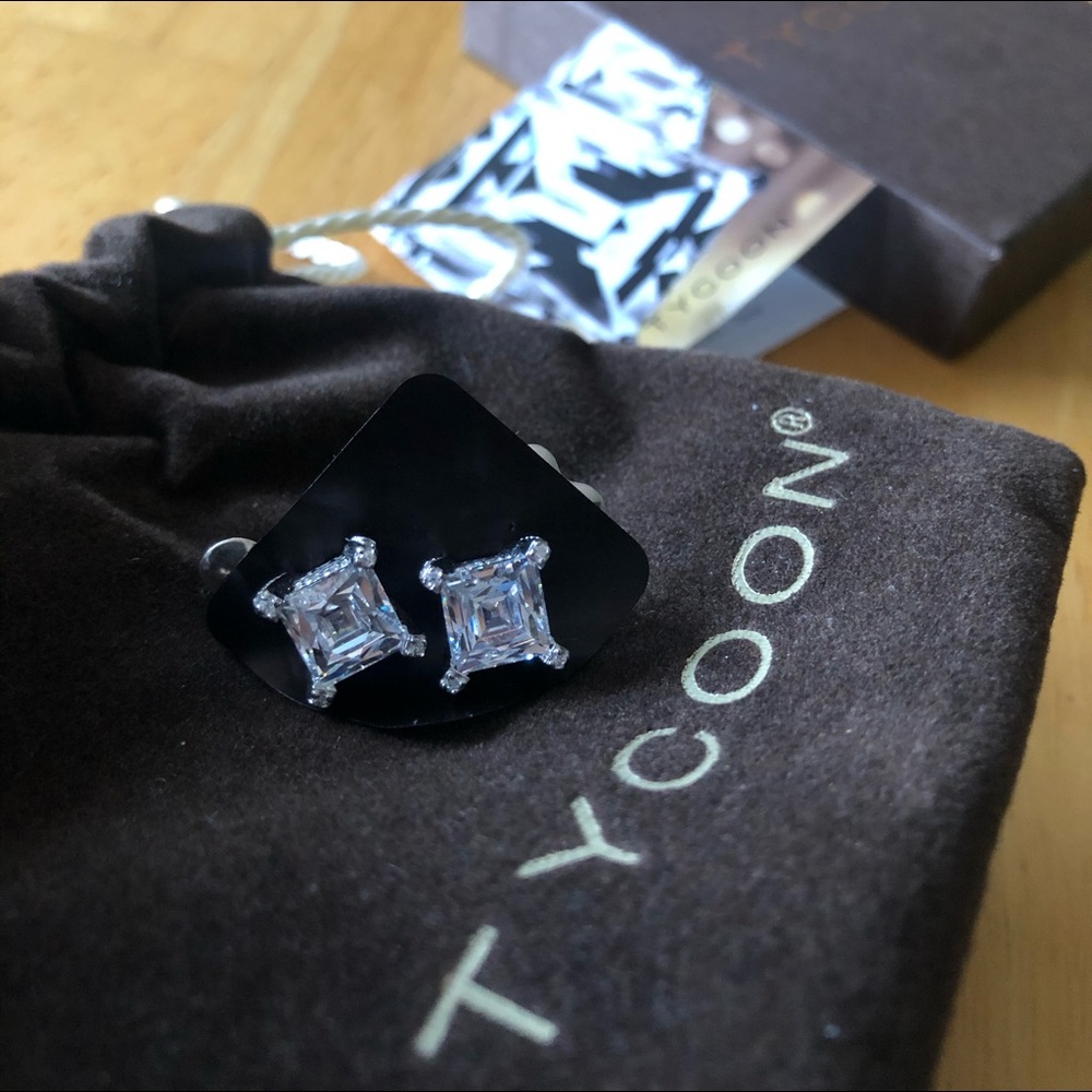 Tycoon stud earrings -square diamond CZ 925